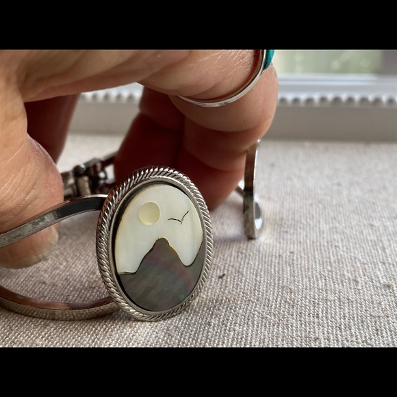 🌴Mother of Pearl Inlay Landscape Clamper Bracelet - Picture 4 of 5